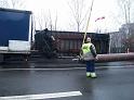 LKW Anhaenger umgekippt Koeln Niehl Geestemuenderstr Industriestr P57